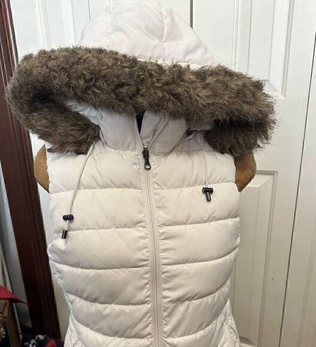 Banana Republic  Women’s Medium Lined White Puffer Vest with Faux Fur lined Hood