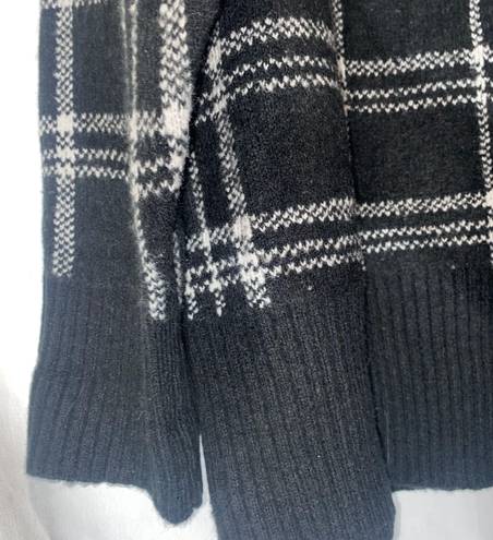 easel Turtleneck Plaid Sweater Women’s Medium