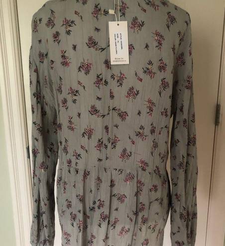 Sim & Sam NWT  Floral top