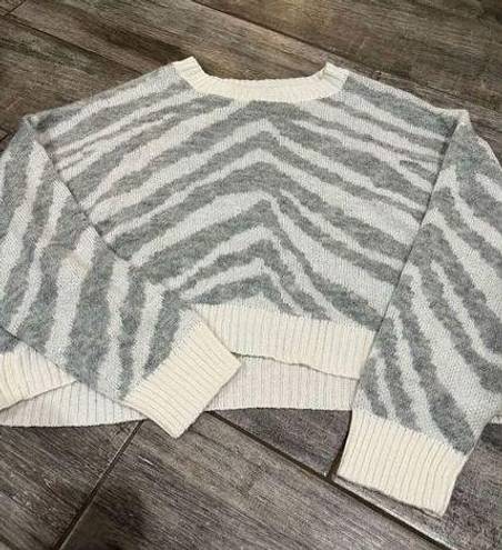 American Eagle  Animal Print Cropped Sweater Size Small