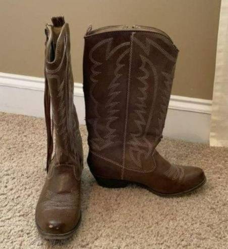 Big Buddha GUC Brown and white Embroidered western southwest cowboy Boots small heel