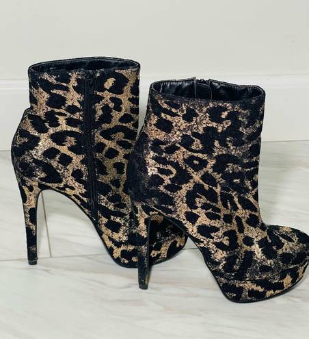 Shoedazzle Sheba Gold Flake Cheetah Leopard Print Booties Size 7