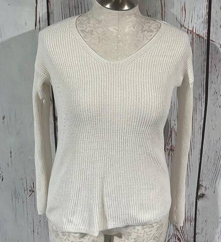 a.n.a  womens off white  vneck sweater size medium.