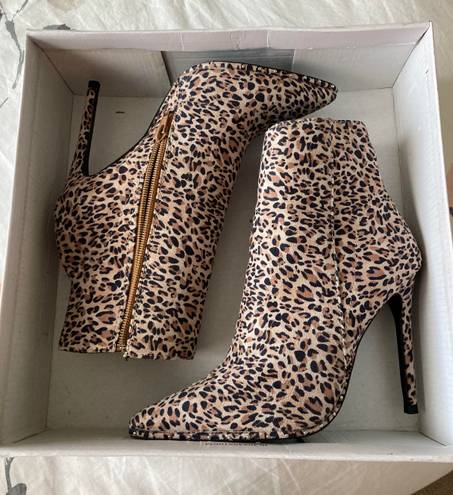 Vestique Cheetah Print Booties