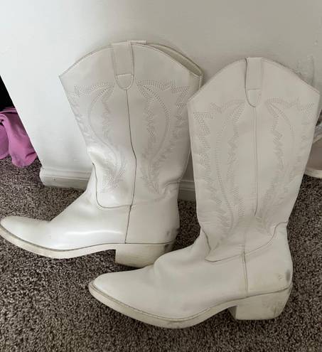 White Cowgirl Boots Size 8.5