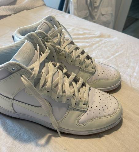 Nike Women’s Dunk High Sail Gum