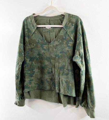 Pilcro  Reworked Popover V-Neck 100% Cotton Sweatshirt Green Camo Print Medium