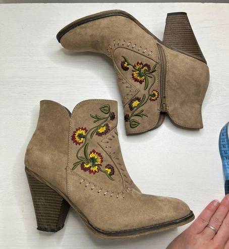 MIA  Melrose Floral Embroidered Ankle Boots Sz 8.5 Western Southwestern