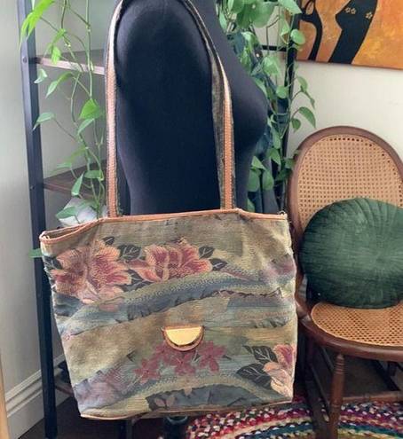 Perry Ellis Vintage 70s/80s  Portfolio Tapestry Leather Trim Shoulder Bag Purse