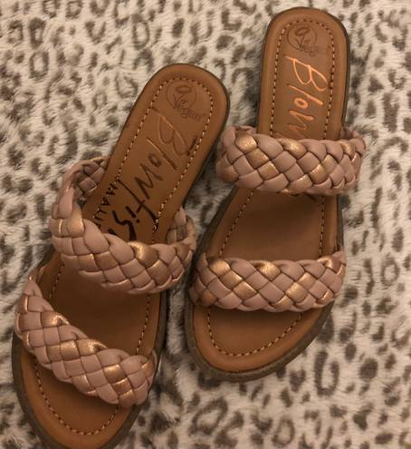 blowfish NWT  Malibu Vegan Bolly Lotus Slide In Rose gold 8.5m