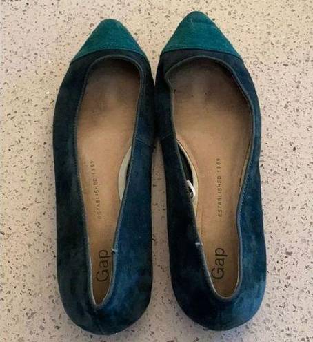 Gap  flats size 7