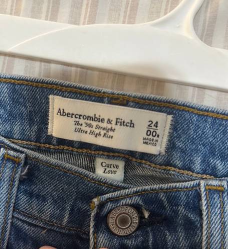 Abercrombie & Fitch The 90s Straight Ultra High Rise Jean