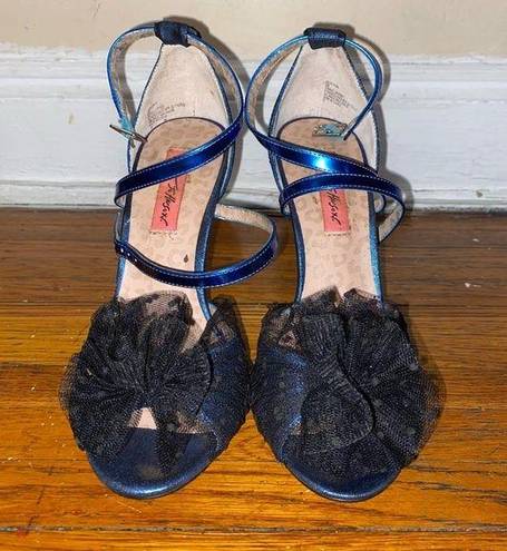 Betsey Johnson  sandals - size 8