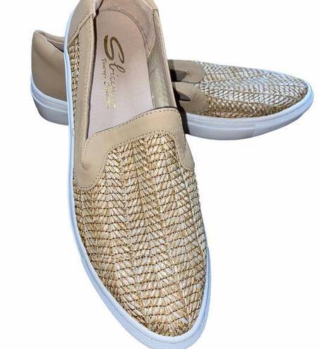 sbicca  vintage collection tan woven slip on loafers size 10