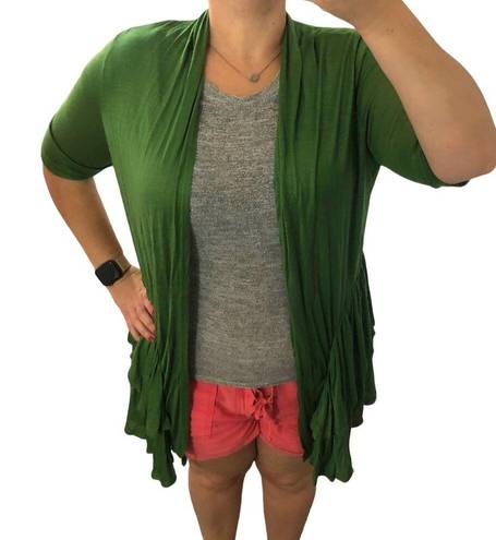 Live and let live  MEDIUM NWT Green Layer Waterfall Short Sleeve Cardigan