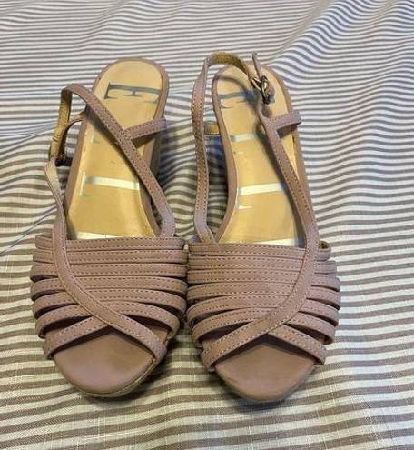 Elle Women's  Strappy wedge sandals, size 7.5, blush