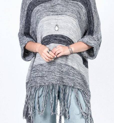 CALIFORNIA MOONRISE Gray‎ Fringe Poncho Sweater Size Large