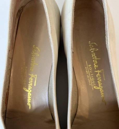 Salvatore Ferragamo  Cream Vintage Loafers