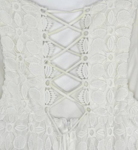 Bisou Bisou  White Lace V-Neck Lace Up Formal Mini Dress Size 8