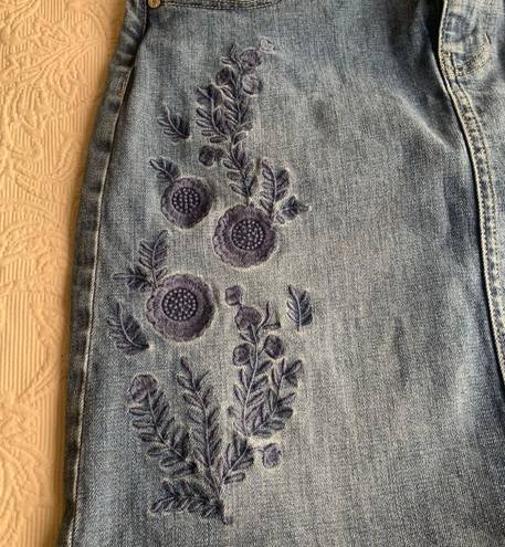 Talbots Petite Embroidered Floral Detail A-Line Medium Wash Denim Jean Skirt