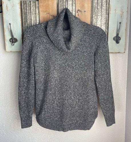 Tahari  Turtle Neck Sweater Size XSmall