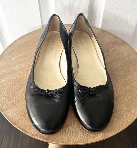 Burberry  Solid Black All Leather Bow Tie Classic Ballet Flats Made In Spain 40