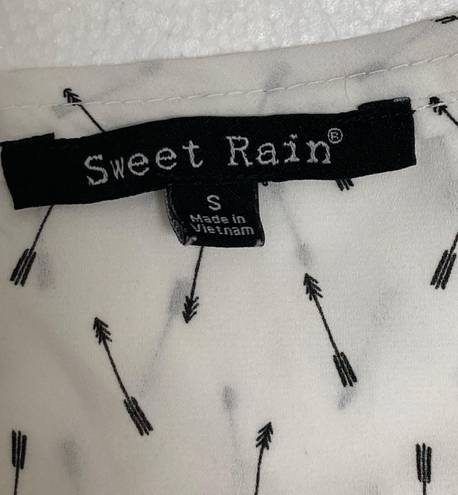 Sweet Rain Boutique Semi Sheer White Arrow Split V Neck 3/4 Sleeve Top Small