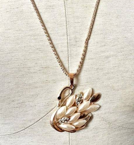 Betsey Johnson  swan pendant necklace