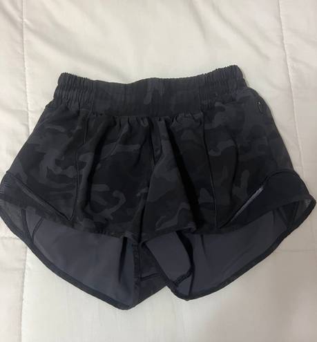 Lululemon Hotty Hot Shorts 2.5 Black Camo