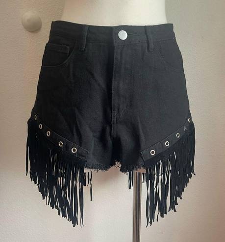 Fantastic Fawn  Nwt grommet eyelet fringe hem black denim shorts size small