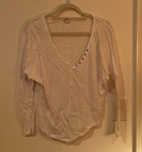 We The Free Free People '' White Long Sleeve v-neck with button details size P/S!