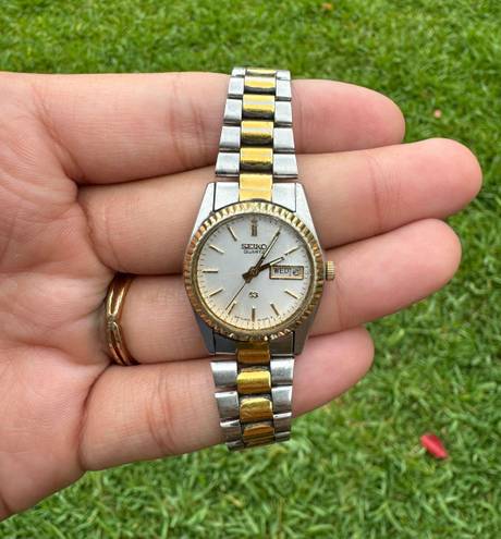 Seiko Vintage  SQ Women’s Two Tone W/Day/Date Wristwatch Water Resistant