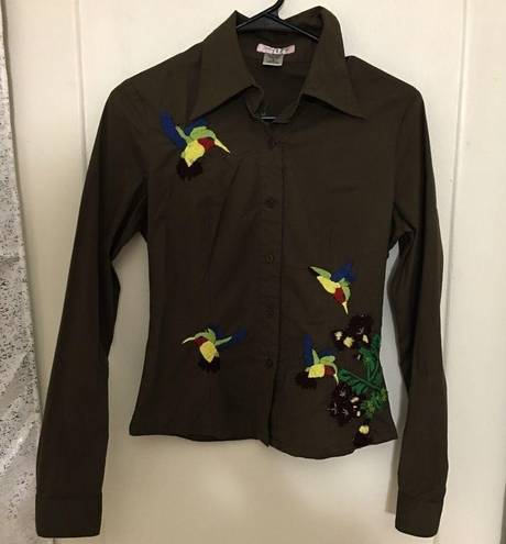 Romeo + Juliet Couture Romeo & Juliet Army green stretch button up Birds