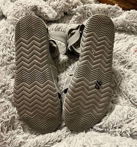 Sorel  Women’s Out ‘N About Plus Strap Sandal Color: Light Grey Size: 7.5