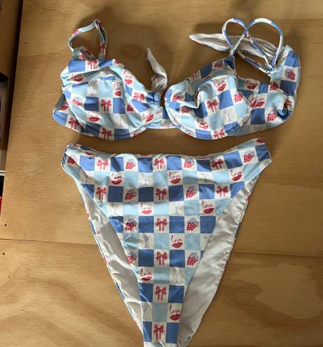 Daisy Dippin ’s Bikini Set