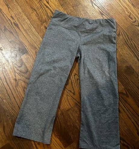 Athleta  Work It Out Capri Stretch Leggings Pants Womens Size Medium 152861