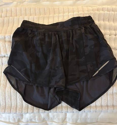 Lululemon Hotty Hot Shorts 4” Black Camo Size 6