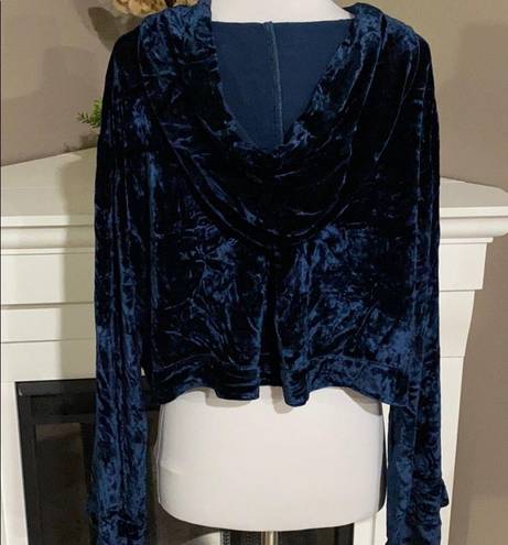 Bella Dahl  Navy Crushed Velvet Crop Hoodie