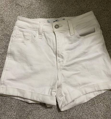 Hollister White Curvy High-Rise Short 3”