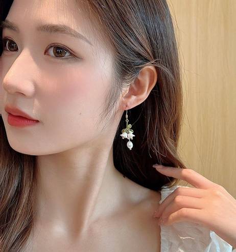 Elegant Flower Dangle Drop Earrings for Women,Pearl Earrings,Flower Earrings Gold