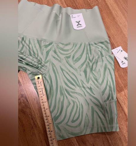 Xersion  Quick Dry Plus Bike Short Size 1X New Green Zebra