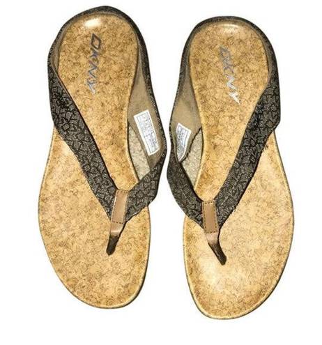 DKNY  SARASOTA DARK & LIGHT BROWN THONG SANDALS SIZE 9