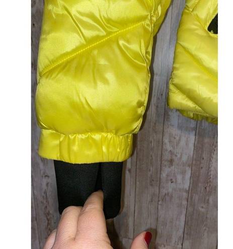 Guess  Women's Puffer Storm Cuffs Quilted Bright Yellow Jacket Coat Size Small