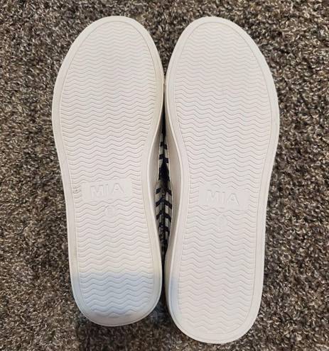 MIA Slip on sneakers