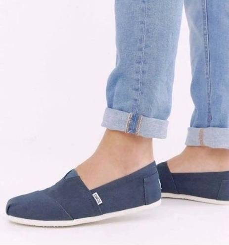 Toms Tom’s Women’s Classic navy canvas lightweight flats size 8.5  shoes