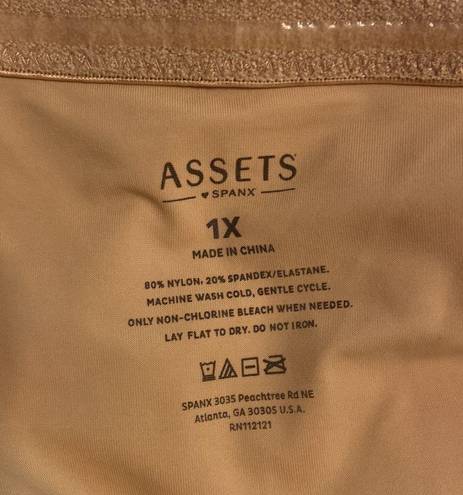 ASSET BY SPANX SIZE 1X Shape wear length28” excellent condition Tan