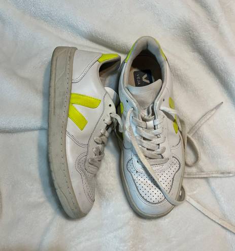 VEJA V-10 Sneakers