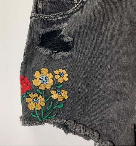 Hummingbird Black denim high waisted shorts with flower embroidery and  butterfly