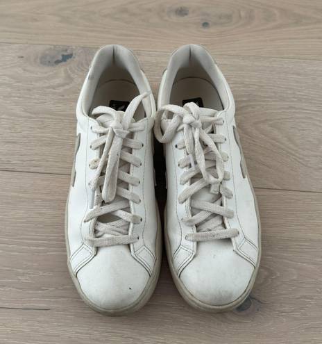 VEJA // Tan Sneakers