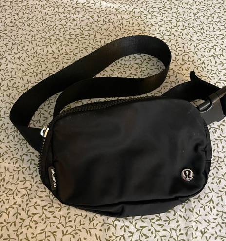 Lululemon Everywhere Belt Bag